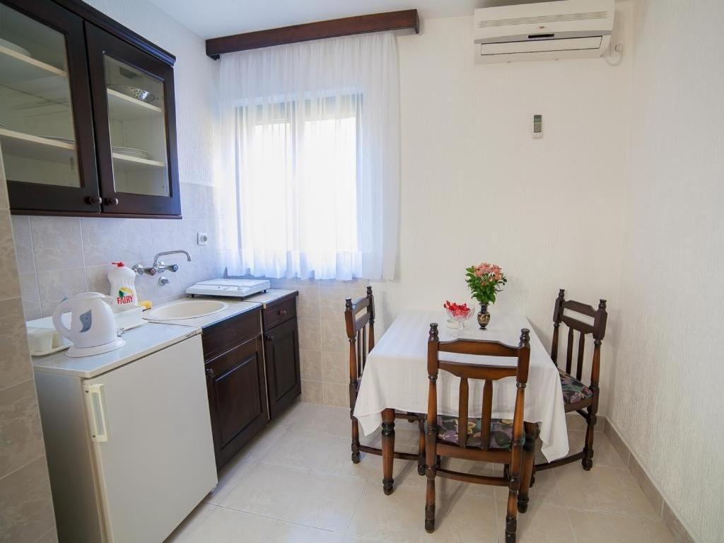 Guest House 4M Petrovac Стая снимка