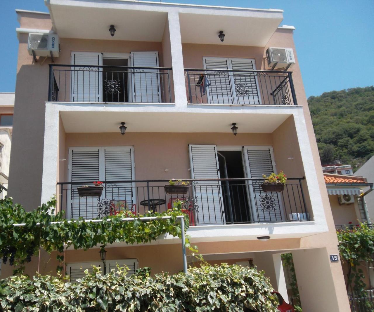 Guest House 4M Petrovac Екстериор снимка